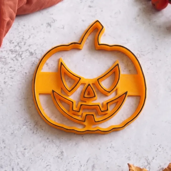 Halloween pumpkin face cookie cutter and stamp with embossed fondant result (2) Halloween pumpkin face cookie cutter and stamp with embossed fondant result