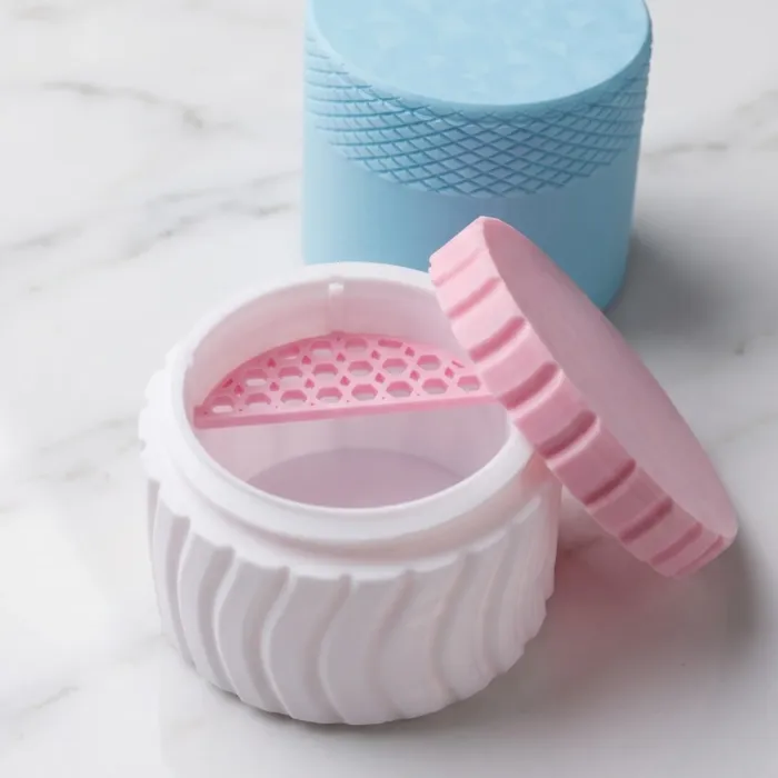 Reusable cornflour duster and storage container for fondant cake decorating (2) Reusable Cornflour Duster & Storage Container | Fondant Cake Decorating Tool