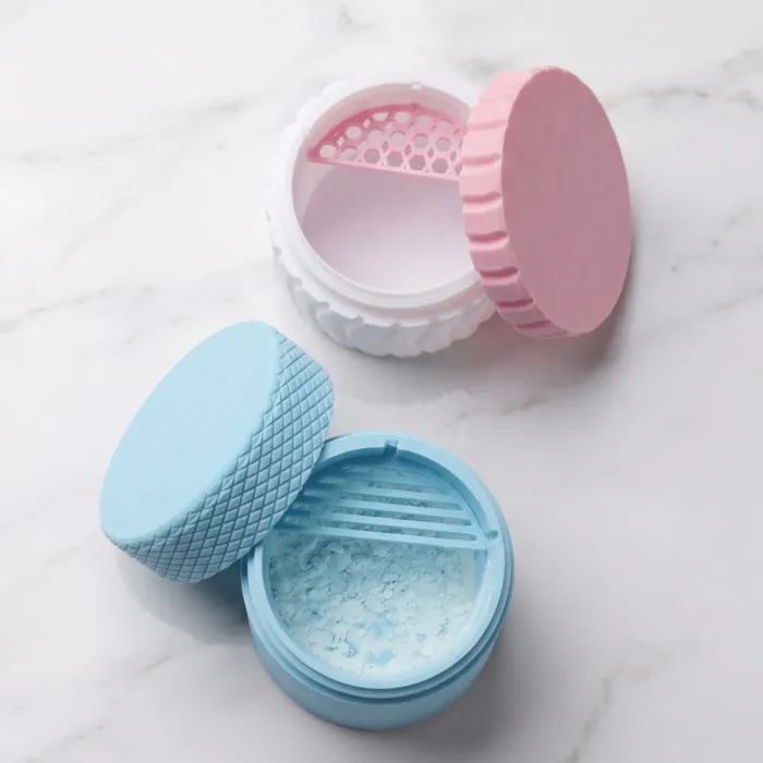 Reusable cornflour duster and storage container for fondant cake decorating (4) Reusable Cornflour Duster & Storage Container | Fondant Cake Decorating Tool