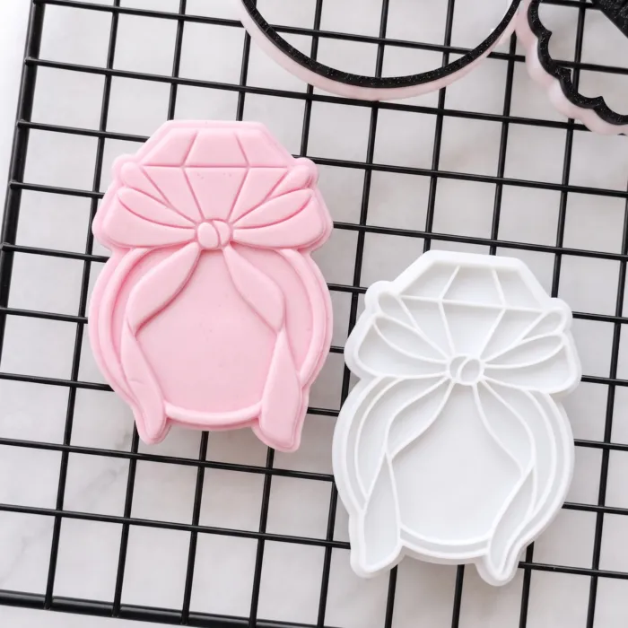 Big Bow Plaque Cookie Cutter & Embosser Set (2) Big Bow Plaque Cookie Cutter & Embosser Set