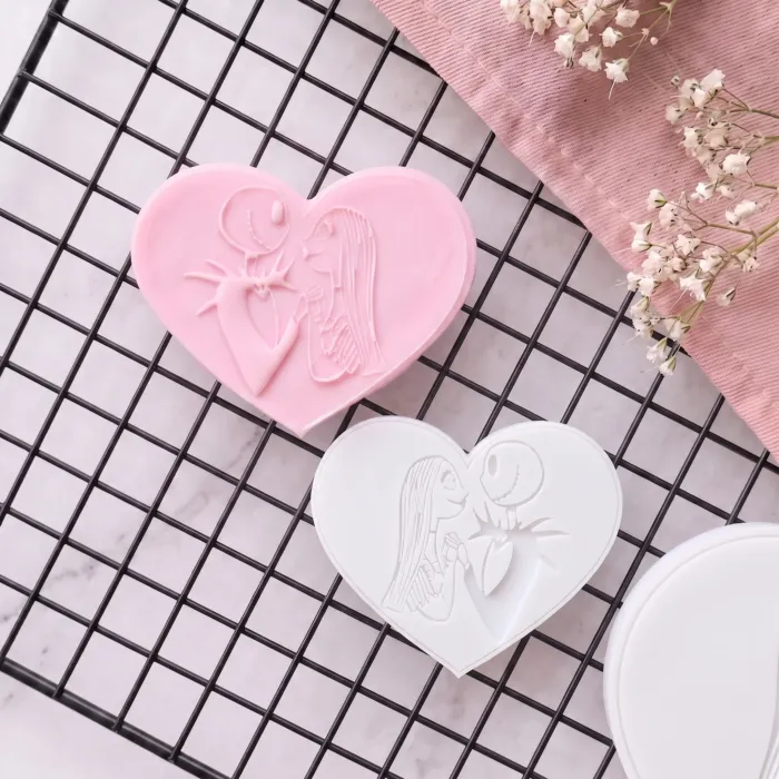 Gothic Romance (1) Spooky Lovers Heart Cookie Cutter & Embosser Set