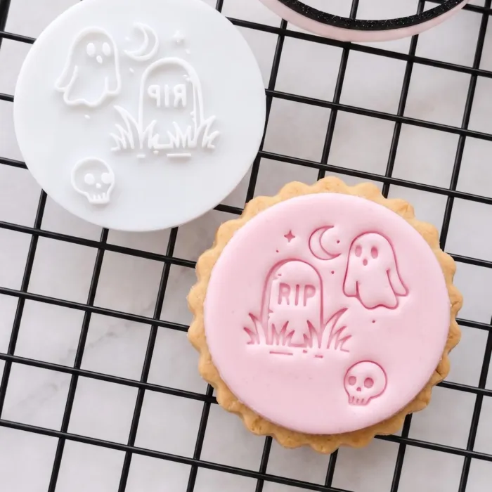 Reusable Ghost & Gravestone cookie stamp_2 Ghost and gravestone Halloween cookie stamp with embossed fondant result