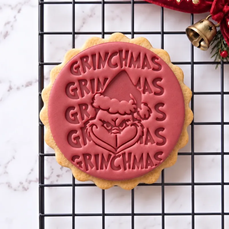 merry-green-christmas-cookie-stamp-fondant-embosser Merry Green Christmas cookie stamp embossed on pink fondant biscuit