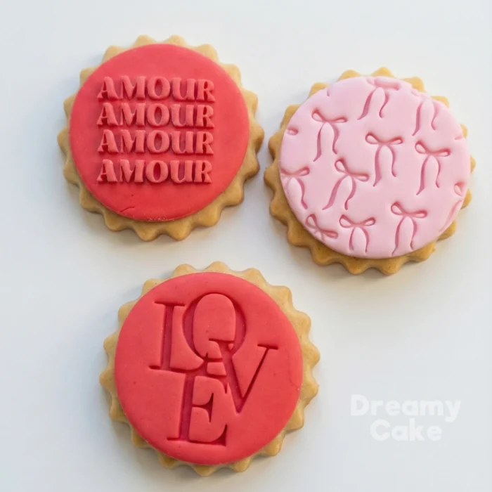 Текст абзаца (86) LOVE Typography Cookie Stamp